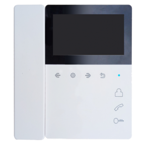 Elly с трубкой